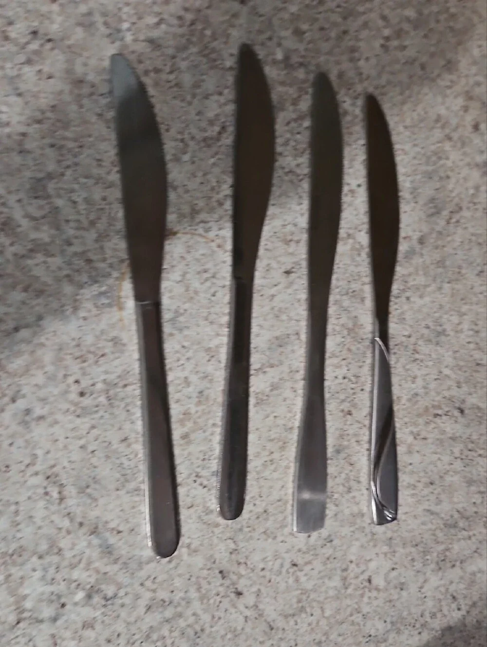*preowned*  Stainless Steel Dinner Butter Knives - Set of 4